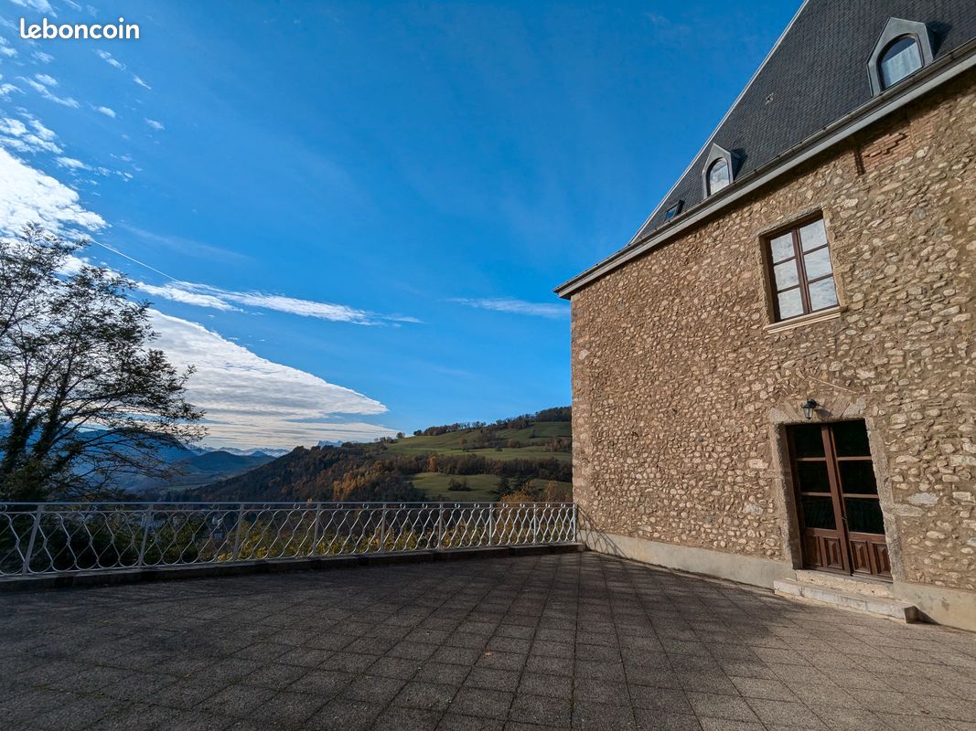 Appartement 1 pièce 44 m² · à Saint-Martin-d'Uriage · 44 m² · 770 €
