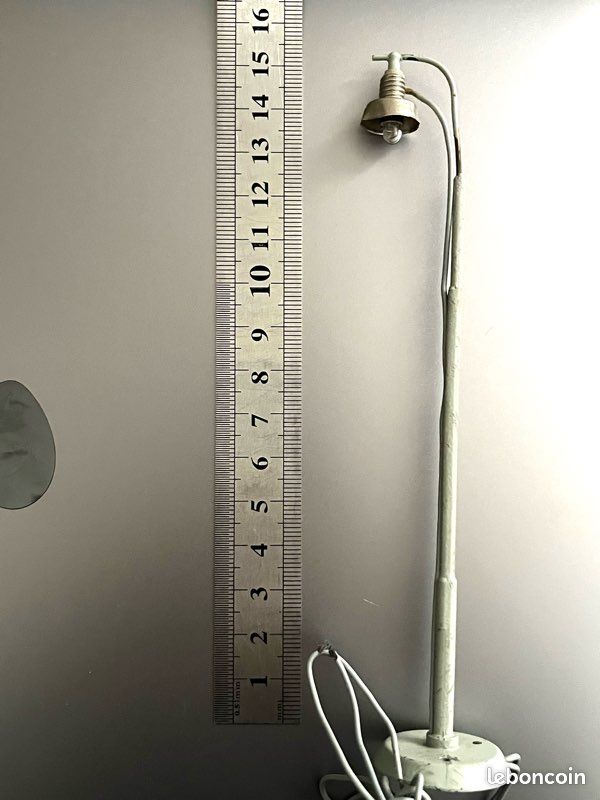 Lot De 5 Lampadaires Treillis HO 1/87 – 13,8 Cm – LED 3V – Résistances 12-16V Incluses – Pour Réseau Ferroviaire