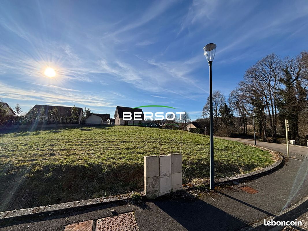 Terrain 670 m² · à Saint-Vit · 670 m² · 105 000 €