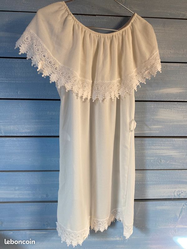 Robe Blanche à avec de la dentelle (image 1)