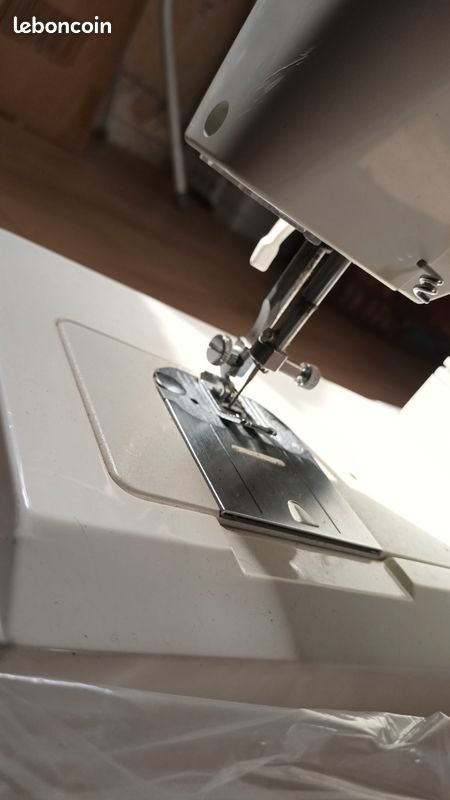 Machine à coudre (image 4)