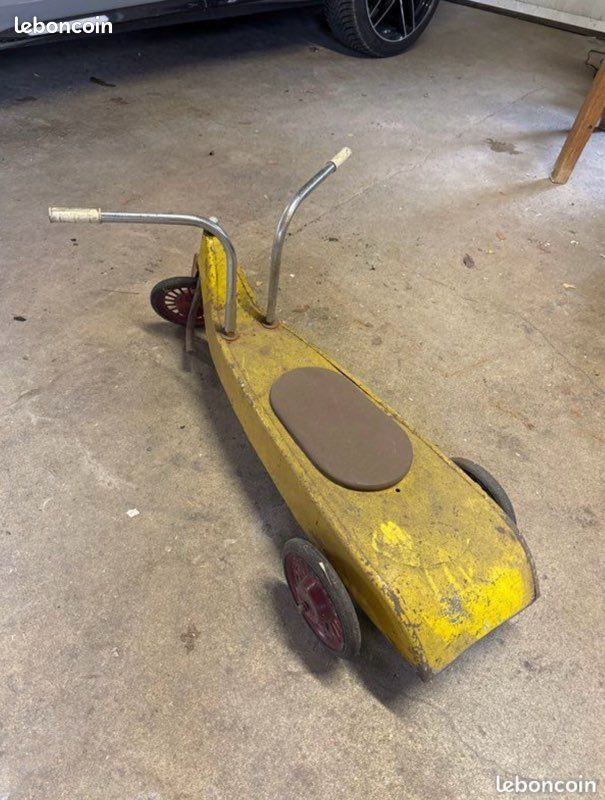 Tricycle ancien (image 1)