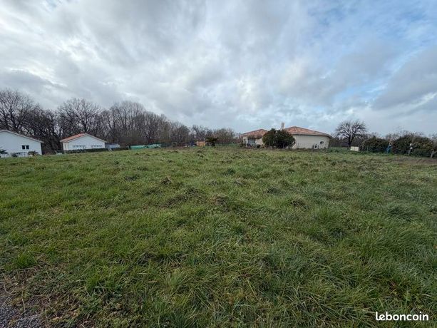 Terrain 1 521 m² Urgons