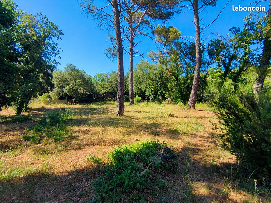Terrain 800 m² · à Garéoult · 800 m² · 143 000 €