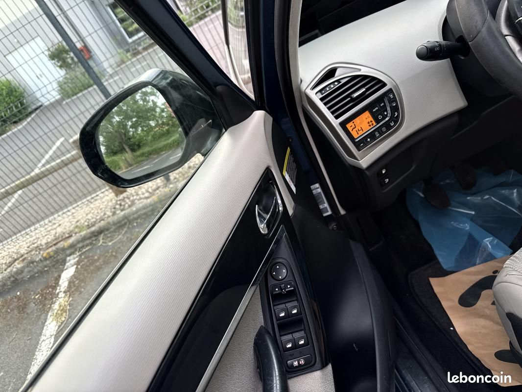 Citroën C4 Picasso Grand 1.6 HDi 112cv Exclusive *Ct Révision Kit Distribution Ok*Véhicule Sous G... (image 19)