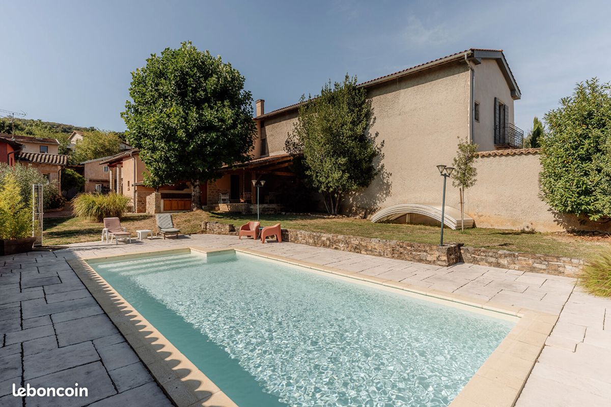 Maison 7 pièces 252 m² · à Saint-Germain-au-Mont-d'Or · 252 m² · 1 050 000 €