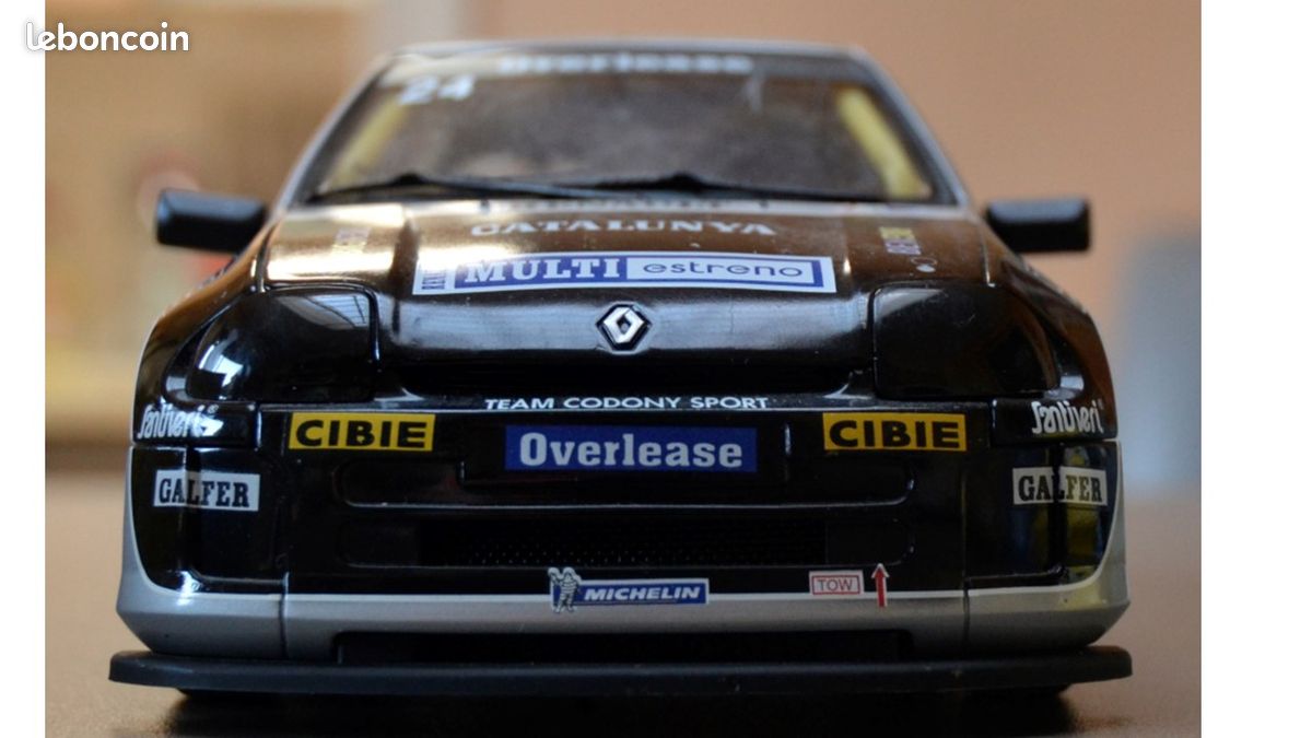 Universal hobbies 4506 1/18 Renault sport Clio trophy Universal hobbies 4506 1/18 Renault sport Clio trophy