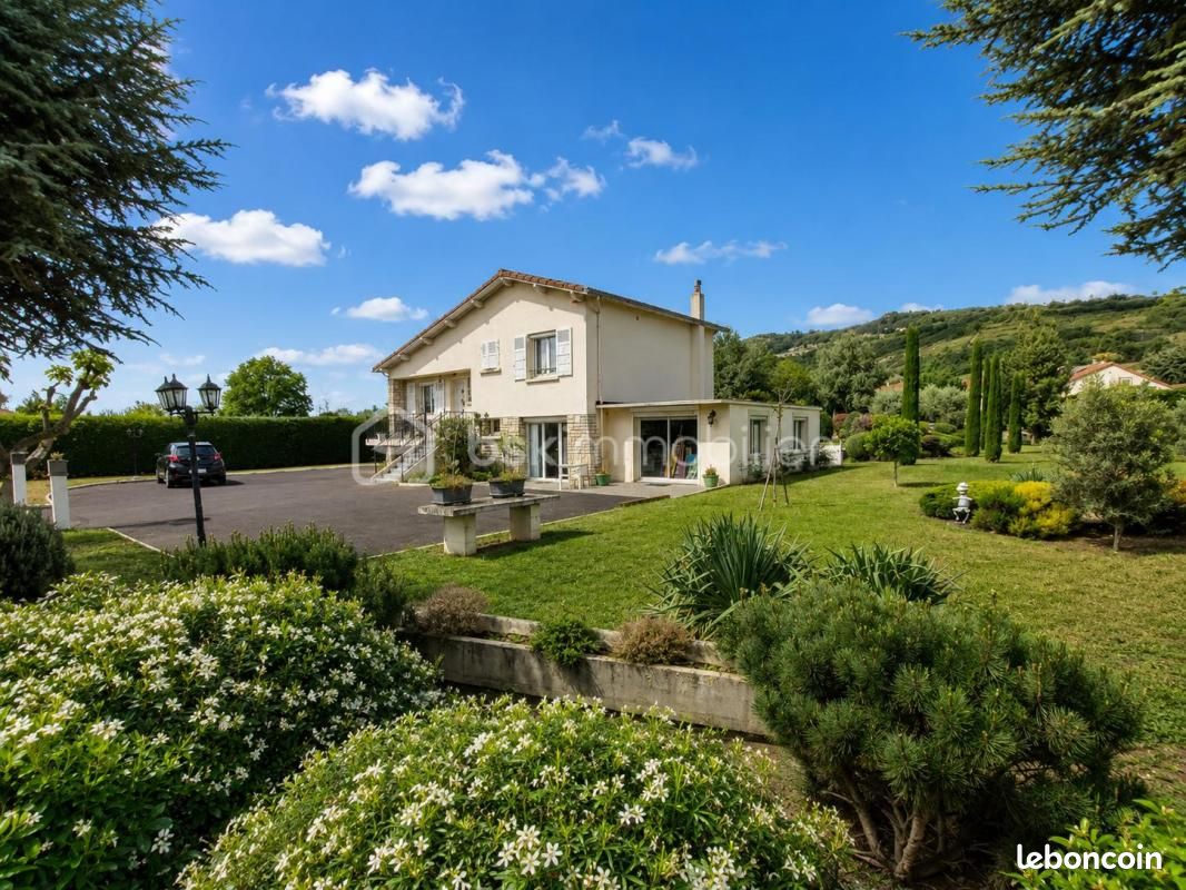 Maison 7 pièces 170 m² · à Les Martres-de-Veyre · 170 m² · 420 000 €