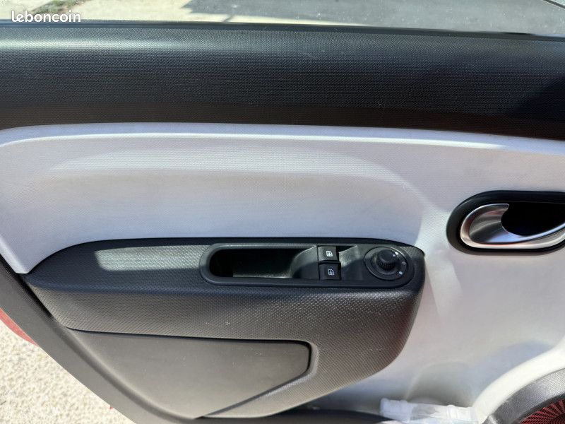 Renault TWINGO III 0.9 TCE 90CH ENERGY INTENS (image 17)