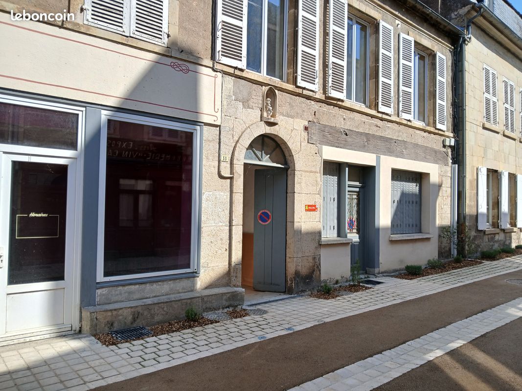 Appartement 6 pièces 185 m² · à Donzy · 185 m² · 65 000 €