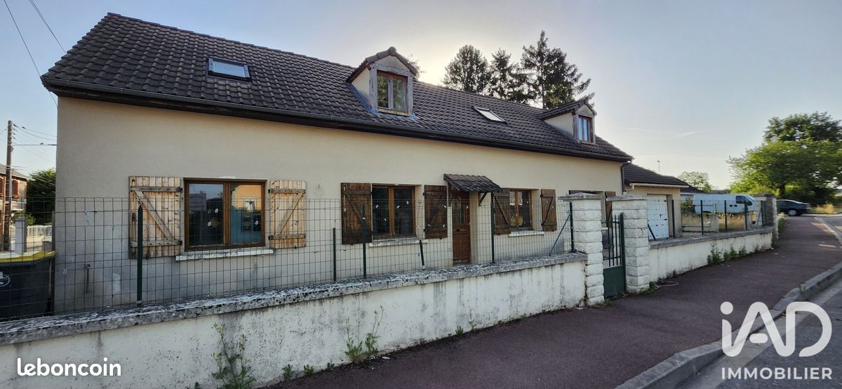 Maison 4 pièces 141 m² · à Lorris · 141 m² · 149 000 €