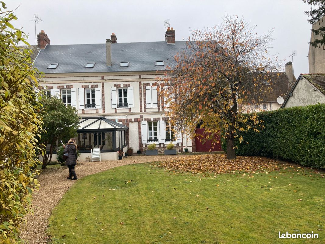 Maison 10 pièces 300 m² · à Mesnils-sur-Iton · 300 m² · 420 000 €