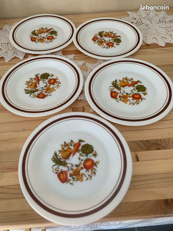 Lot de 6 assiettes à desserts Arcopal modèle Volcan Lot de 6 assiettes à desserts Arcopal modèle Volcan