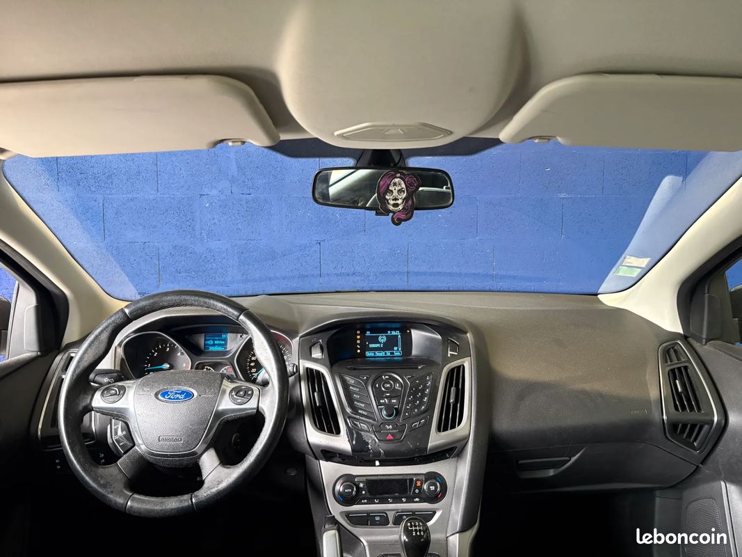 FORD Focus 1.6 D 105ch Business - 2013 - GPS - Bluetooth - Aide stationnement (image 16)