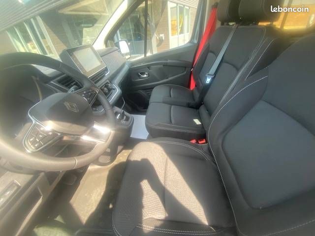 Renault traffic 2.0 170 cv bva 9 places rallonge red 2026 (image 35)