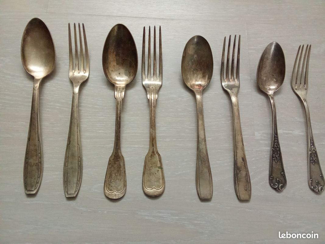 Lot de couverts différents motifs métal argenté (image 1)