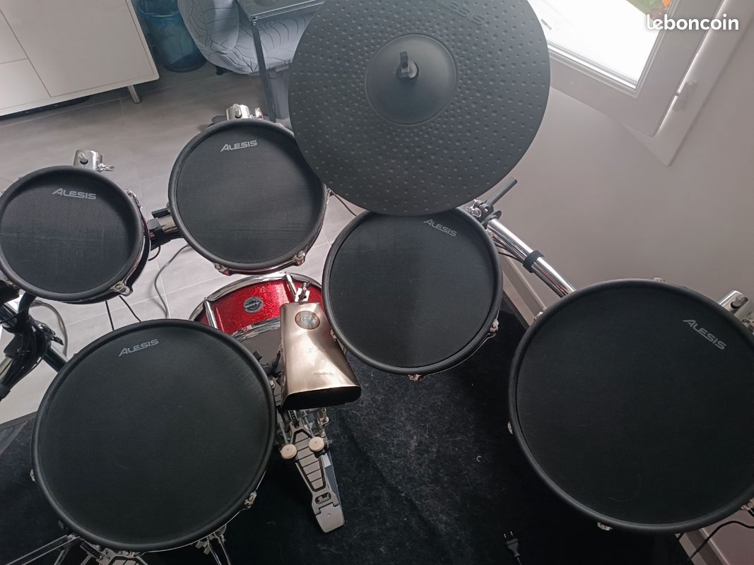 Batterie électronique Alesis Strike + ampli Peavey et accessoires Gibraltar/Pearl (image 6)