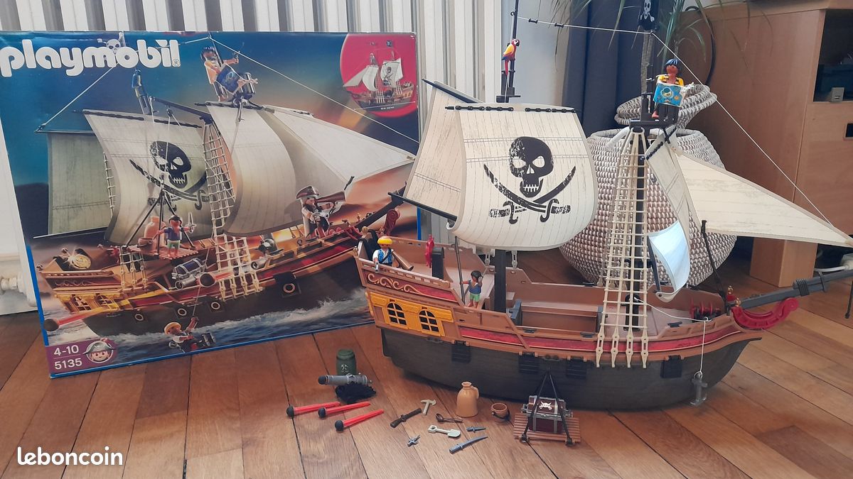 5135 PLAYMOBIL BATEAU pirate, avec île, figurines, boulets de canon et