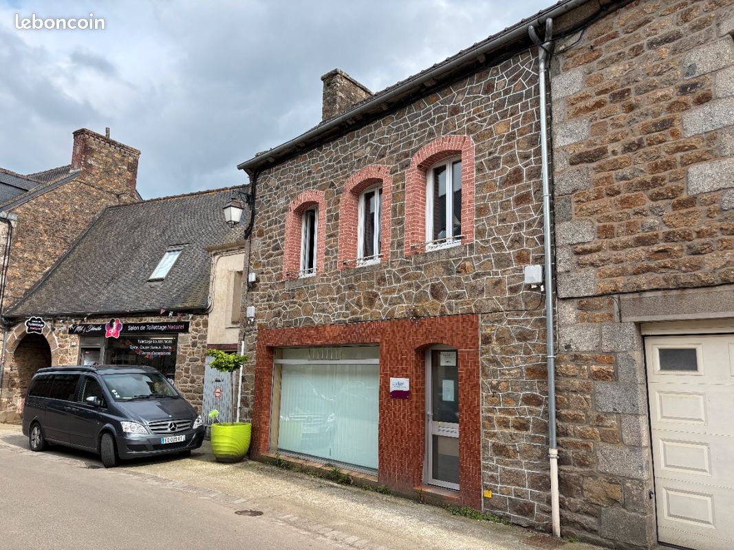 Local commercial 8 pièces 160 m² · à Châtelaudren-Plouagat · 160 m² · 240 000 €