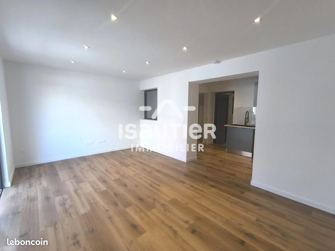 Appartement 4 pièces 80 m² · à Saint-Pierre · 80 m² · 1 300 €/mois