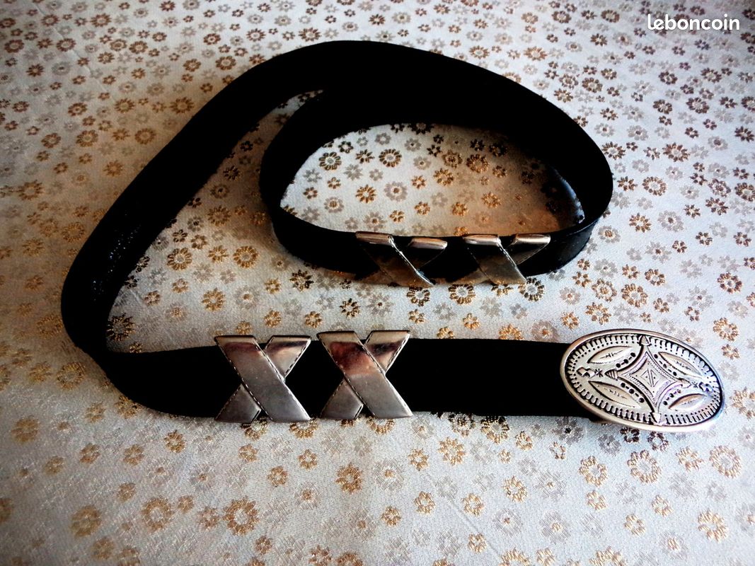 Ceinture cuir noir garnitures metal longueur 80cm (image 1)