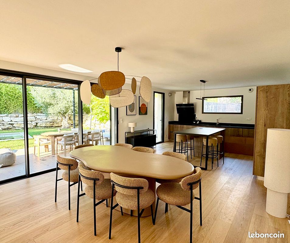 Maison 5 pièces 163 m² · à Éguilles · 163 m² · 4 500 €/mois