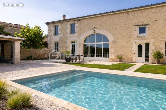 Maison 8 pièces 217 m²