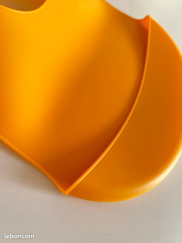 Bavoir bébé en silicone jaune (image 4)