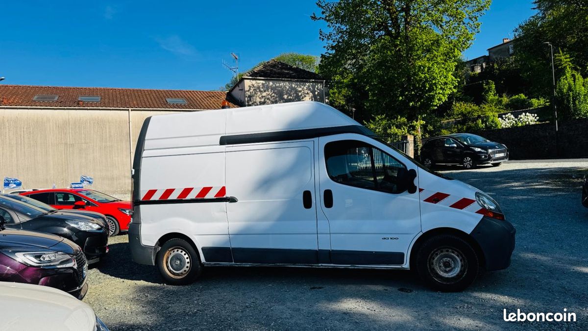 Renault Trafic FOURGON L2H2 1.9 dCi 100 CH 3 PLACES (image 3)