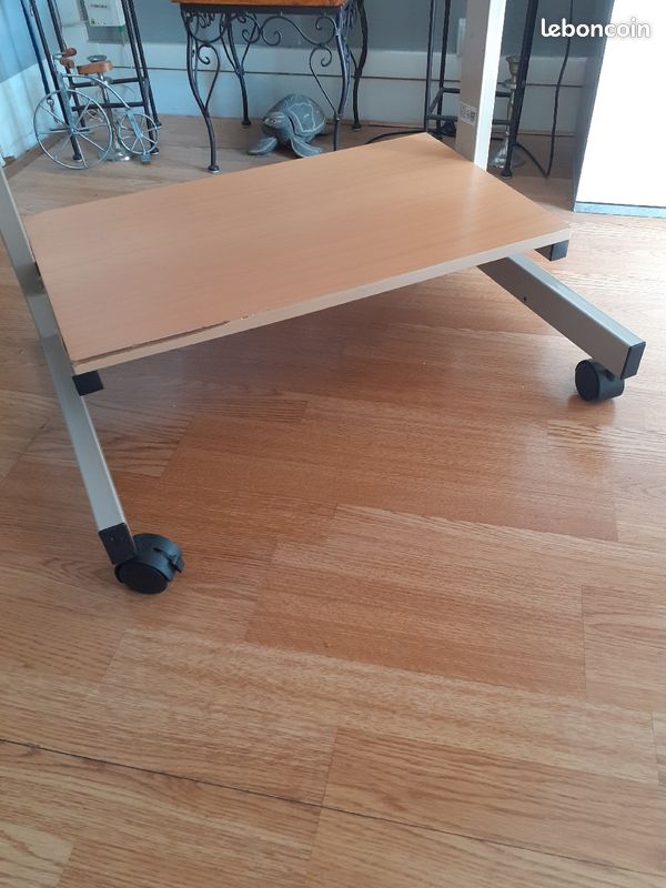Bureau en bois à roulettes (image 3)