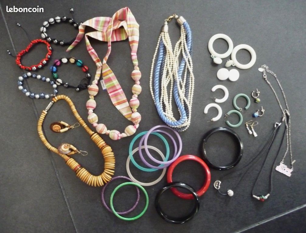 Lot Vintage De Bijoux Fantaisie En Argenté – Collier, Bracelet Et Boucles D'oreilles