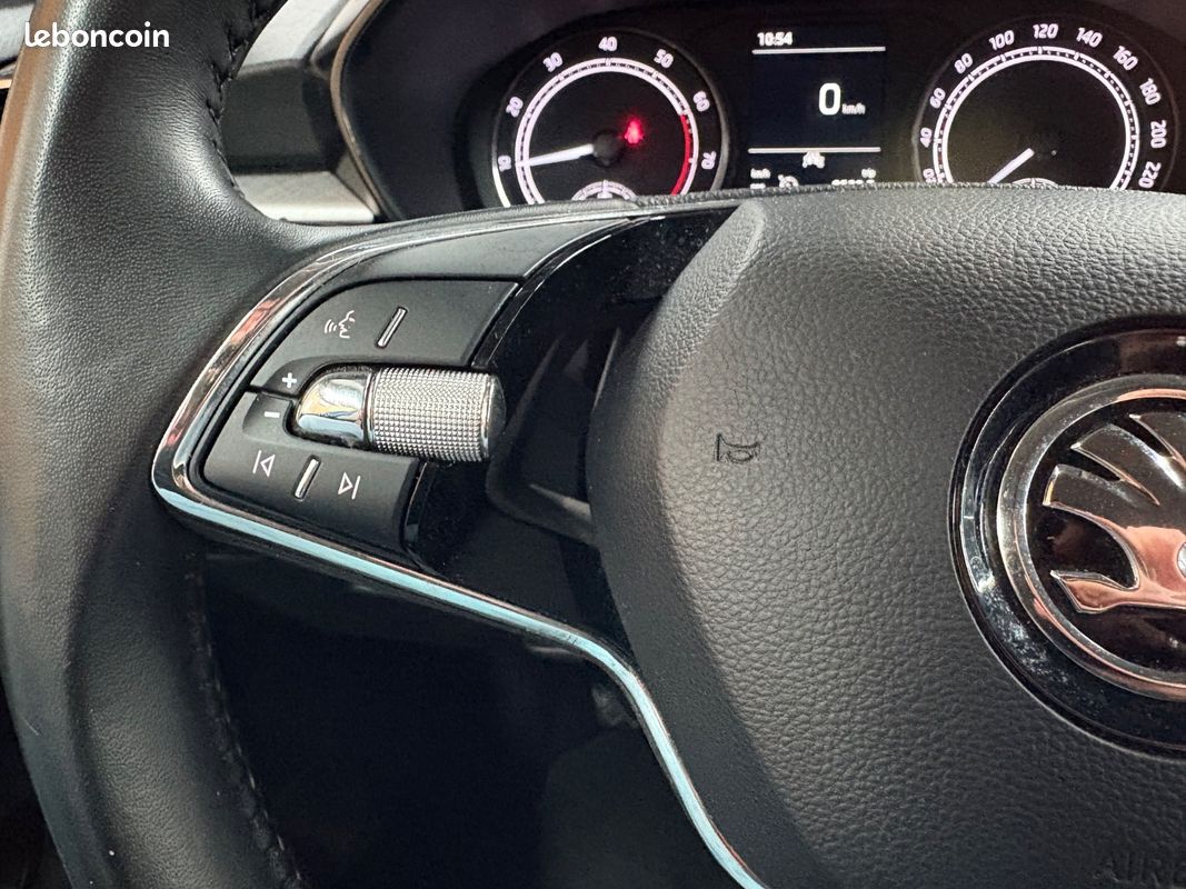 Skoda FABIA 1.0 TSI 95 CH BVM5 Ambition 2EME MAIN + CARPLAY + RADARS AV/AR + GARANTIE 12 MOIS (image 28)