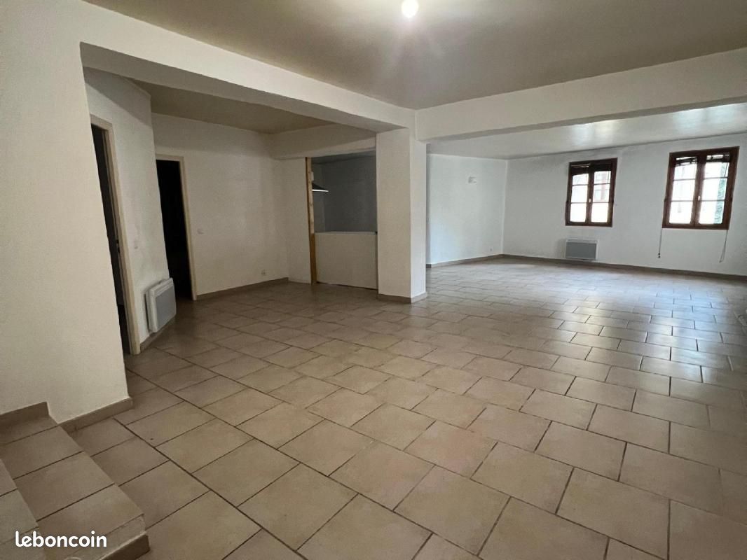 Appartement 3 pièces 82 m² · à Lambesc · 82 m² · 865 €