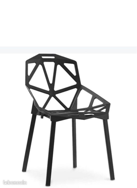 Chaises noires (image 1)