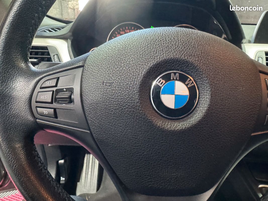 BMW Serie 3 318d Business BVA / Hayon Électrique / Radar de Stationnement (image 33)