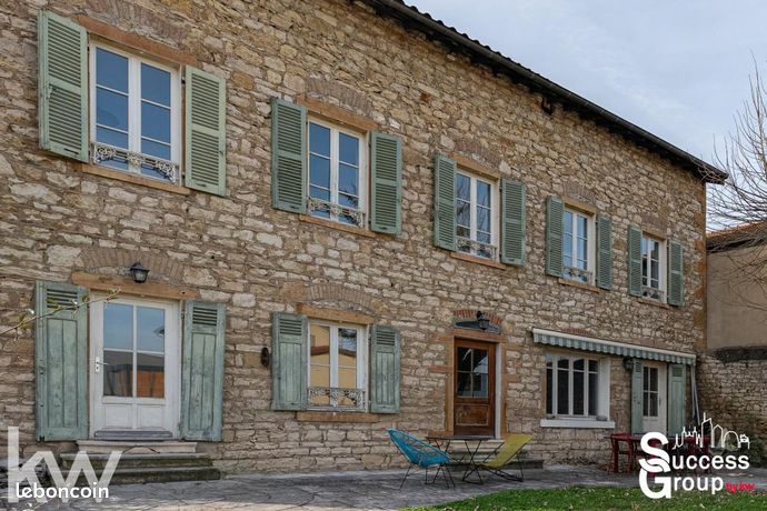 Maison 7 pièces 230 m²
