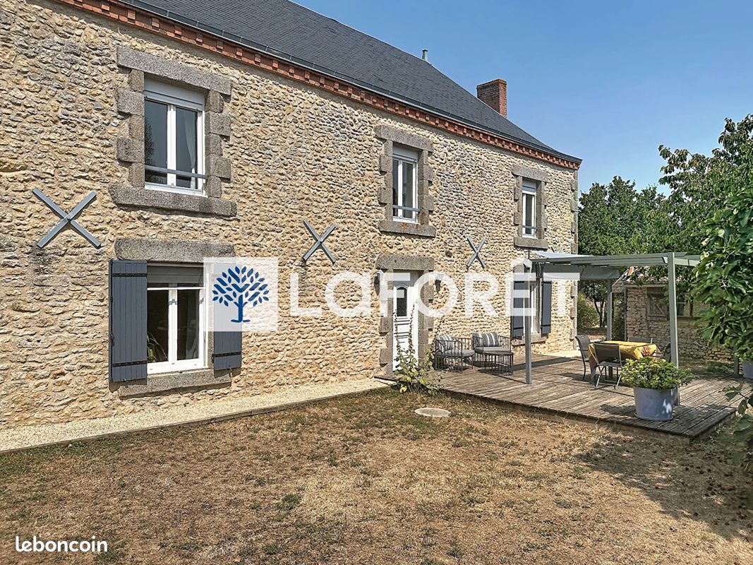 Maison 6 pièces 153 m² · à Airvault · 153 m² · 250 000 €