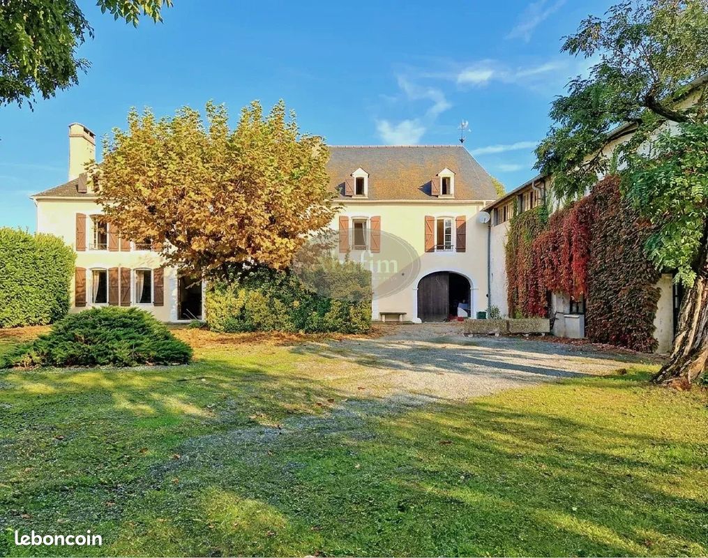Maison 10 pièces 282 m² · à Bordes · 282 m² · 384 000 €