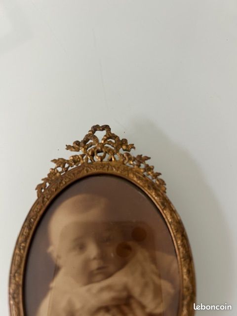 Cadre photo ancien ovale en laiton doré style Louis XVI - Nœud & Ruban (image 5)