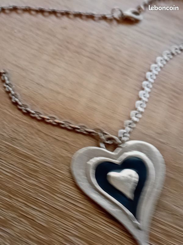 Très joli collier vintage couture Jean-Louis Scherrer avec pierres nat