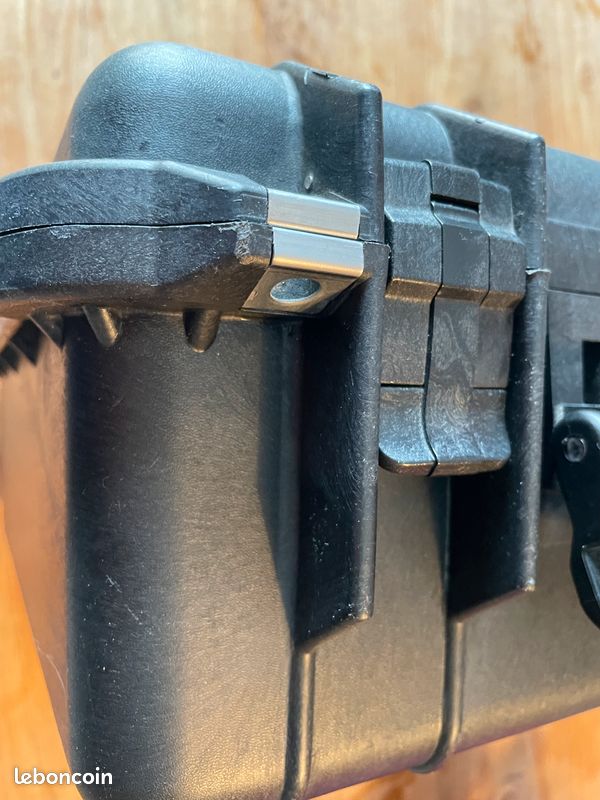 Mounting monitors in a pelican case: what methods work best