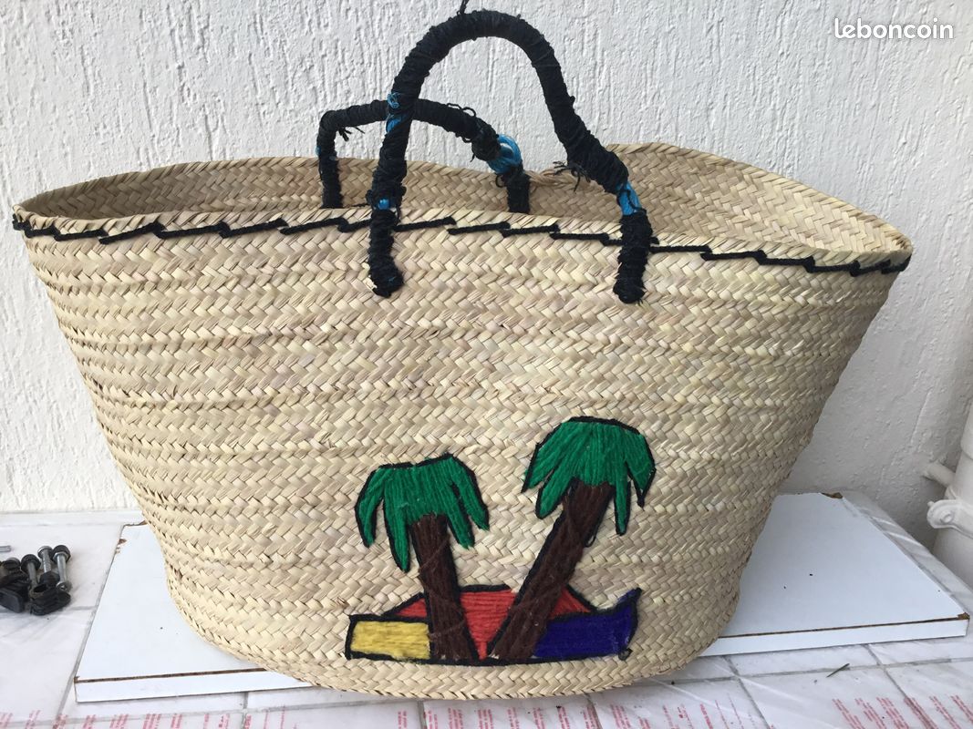Panier en paille avec motifs (image 1)