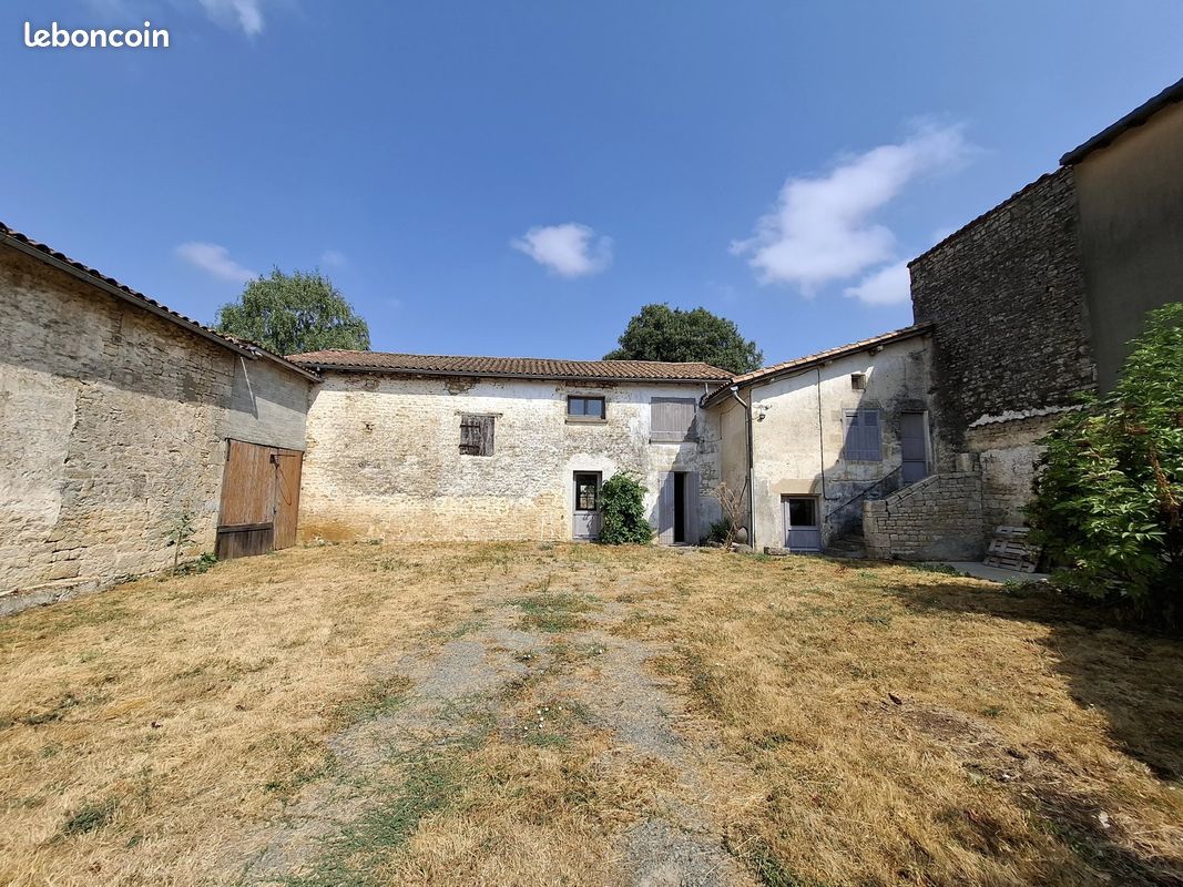 Maison 5 pièces 141 m² · à Melle · 141 m² · 162 000 €