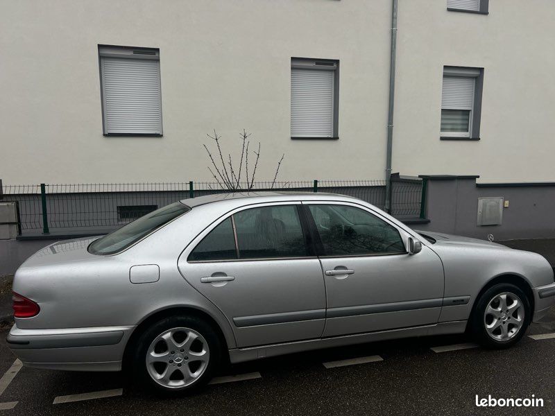 Mercedes 220E diesel - Voitures