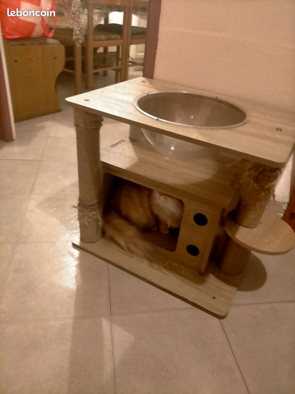 Arbre à chat niche en bois avec griffoir (image 2)