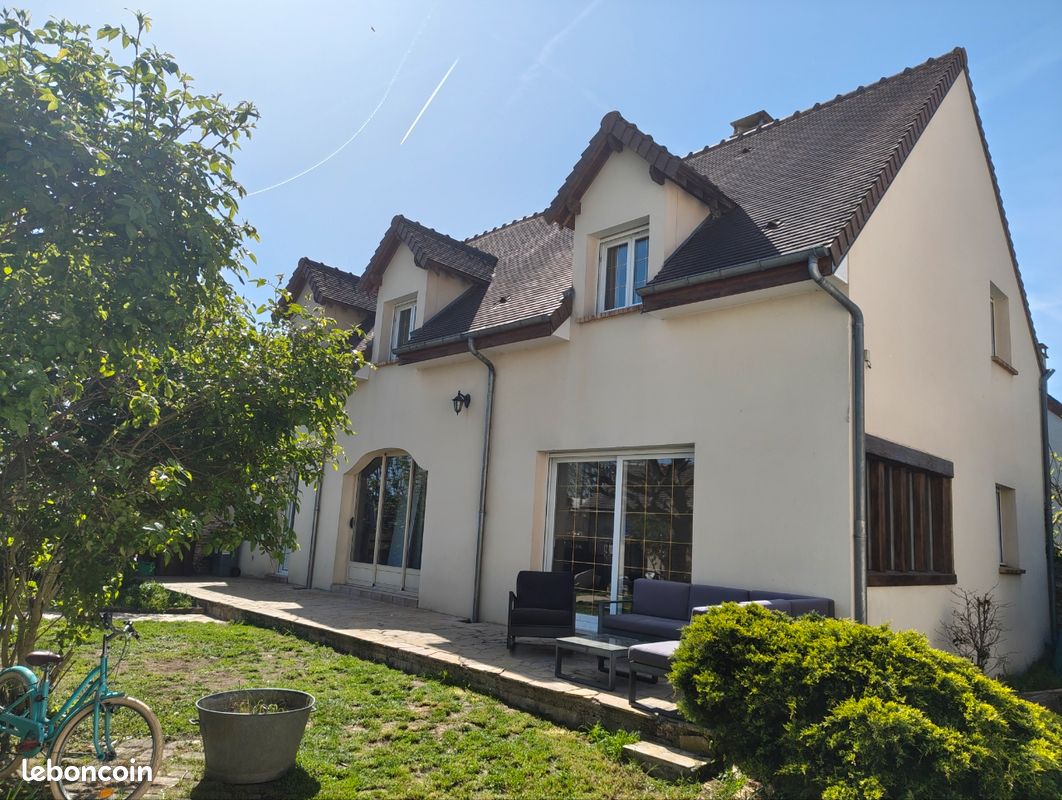 Maison 6 pièces 173 m² · à Le Coudray-Montceaux · 173 m² · 385 000 €