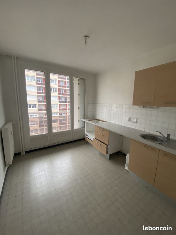 Appartement 1 pièce 50 m² · à Saint-Étienne · 50 m² · 484 €