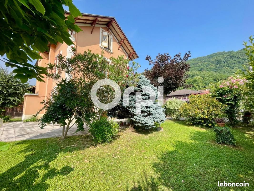 Maison 6 pièces 161 m² · à Froges · 161 m² · 1 640 €/mois