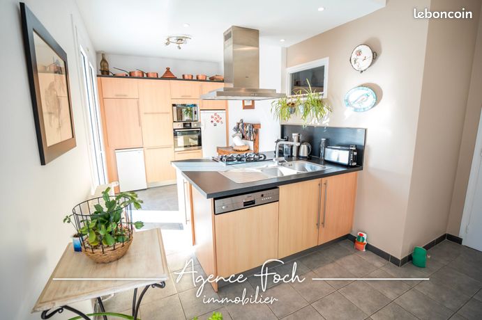 Maison 8 pièces 256 m²