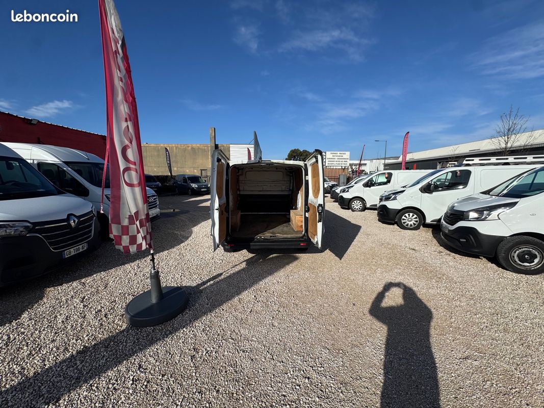Renault Trafic III phase II 2.0 DCI 120 CV GPS/JANTES ALU/ TBE/GTIE 12 MOIS (image 3)